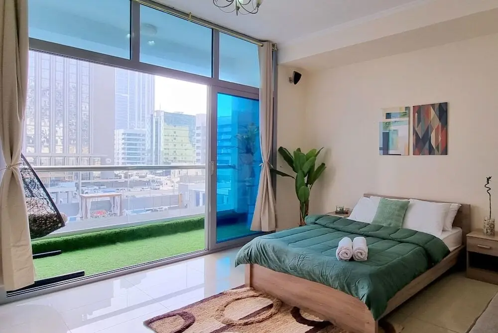 Дубай: Nice Studio Balcony N Pool View Marina