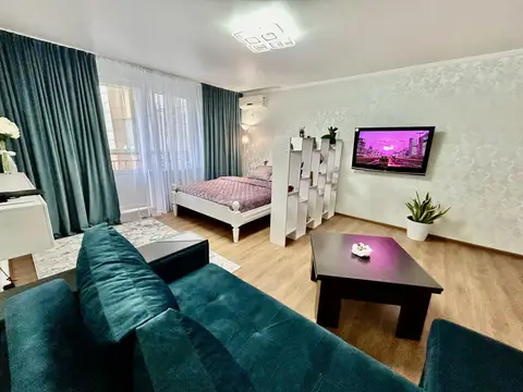 Квартира Уютная просторная однушка (55кв.) с АЛИСОЙ — фото 1