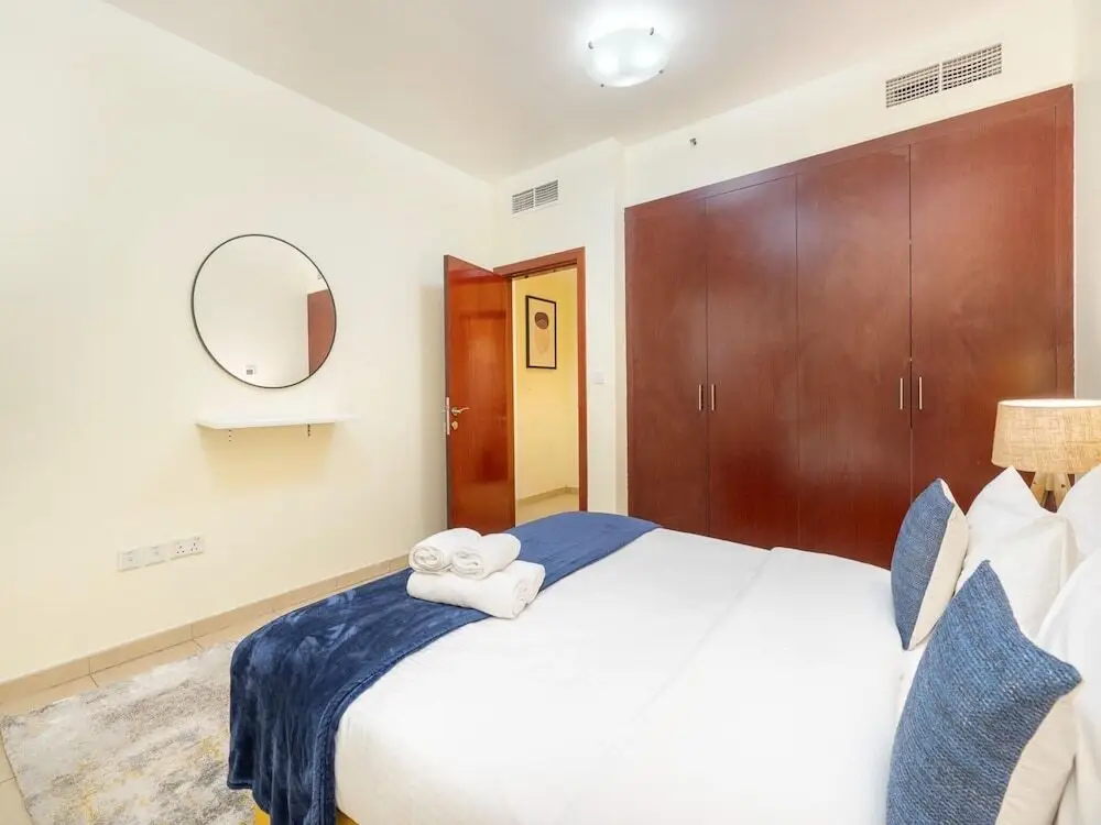 Дубай: 3BR City View in JBR Parking Pool by Belvilla