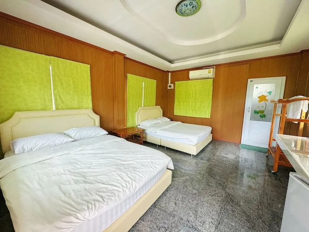 Накхоннайок: OYO 75497 Uncle Odd Talay View Resort