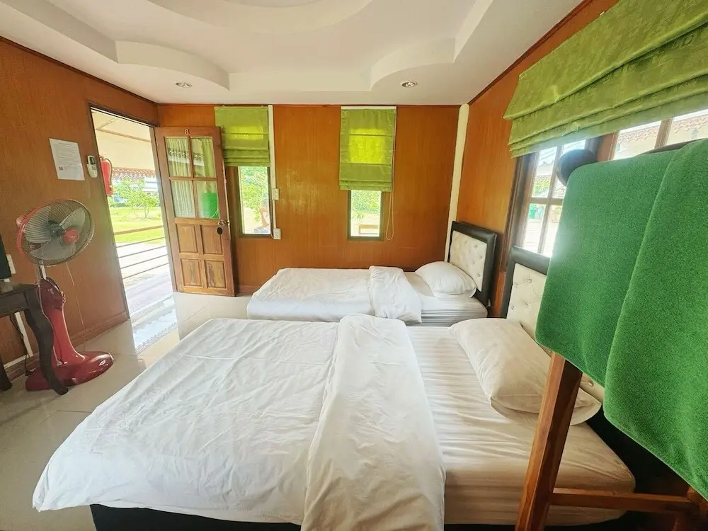 Накхоннайок: OYO 75497 Uncle Odd Talay View Resort