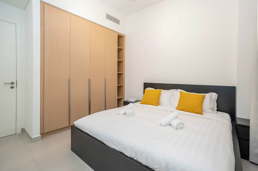 Дубай: Tanin - Luxurious 5th Floor Retreat at Summer 3 CreekBeach