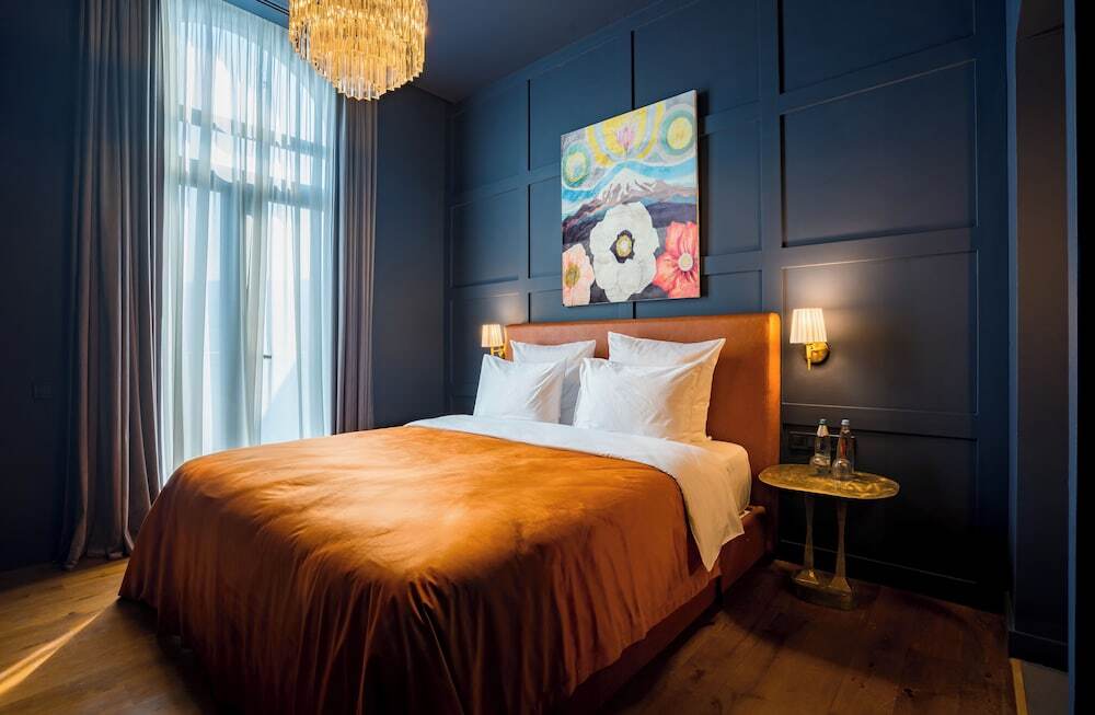 Тбилиси: Zorba&Bond Hotel on the 8th