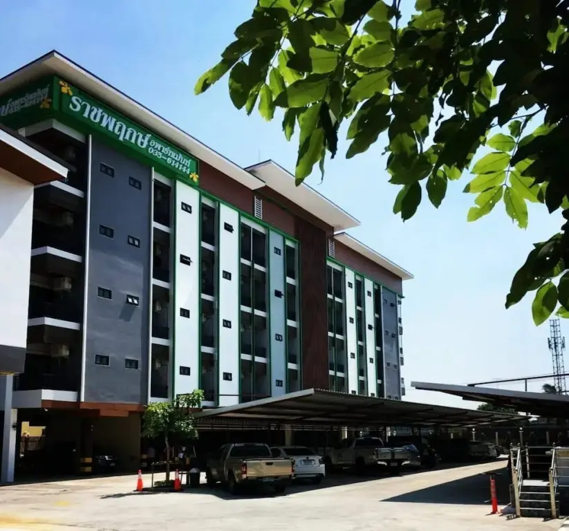 Государственный заповедник Ang Thong: OYO 75504 Ratchapruek Apartment Angthong