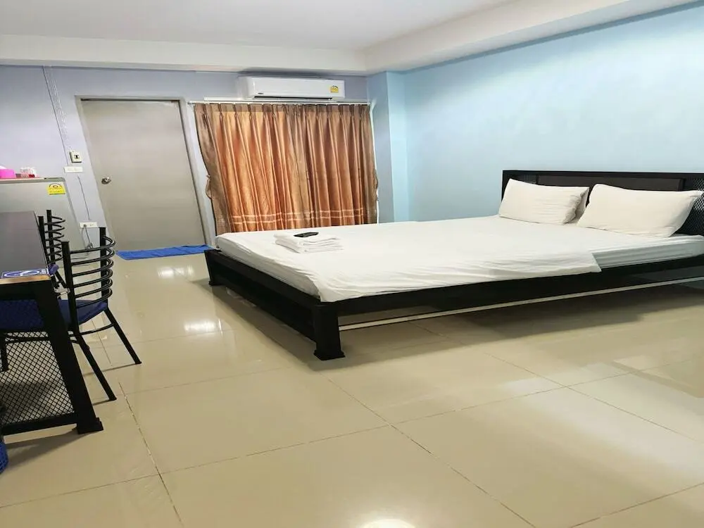 Супханбури: OYO 75506 Ratchapruek Apartment Suphanburi