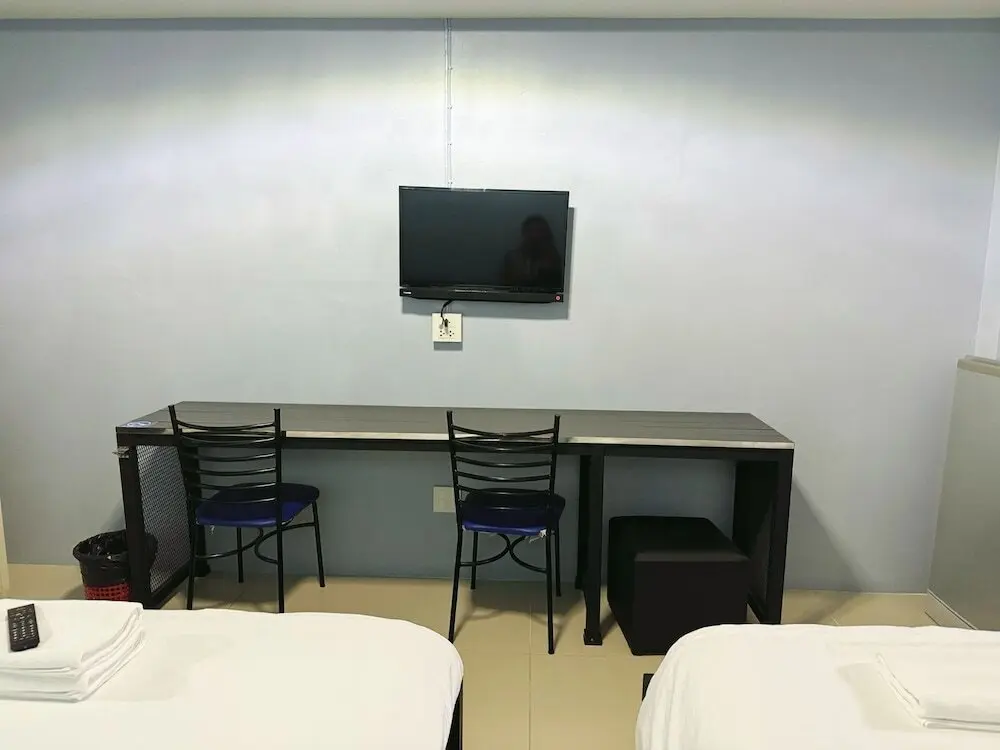 Супханбури: OYO 75506 Ratchapruek Apartment Suphanburi