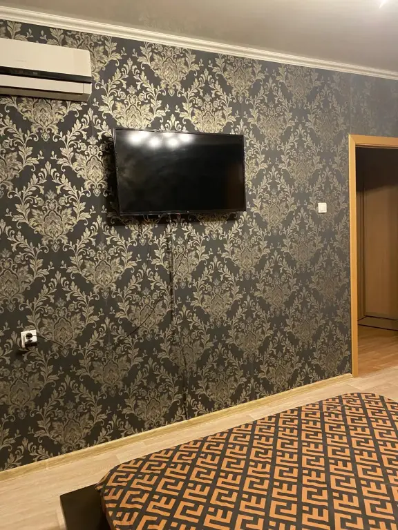 Тольятти: Apartments on Voroshilov Street