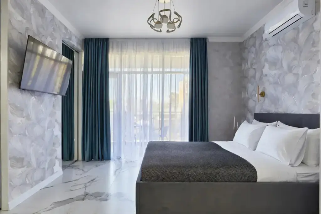 Сочи: Апартаменты Red Apartments Светлана Парк Бритни