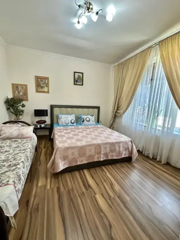 Туапсе: Квартира эконом класса в центре площадью 65 кв.м на Шаумяна 1