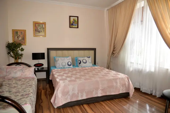 Туапсе: Квартира эконом класса в центре площадью 65 кв.м на Шаумяна 1