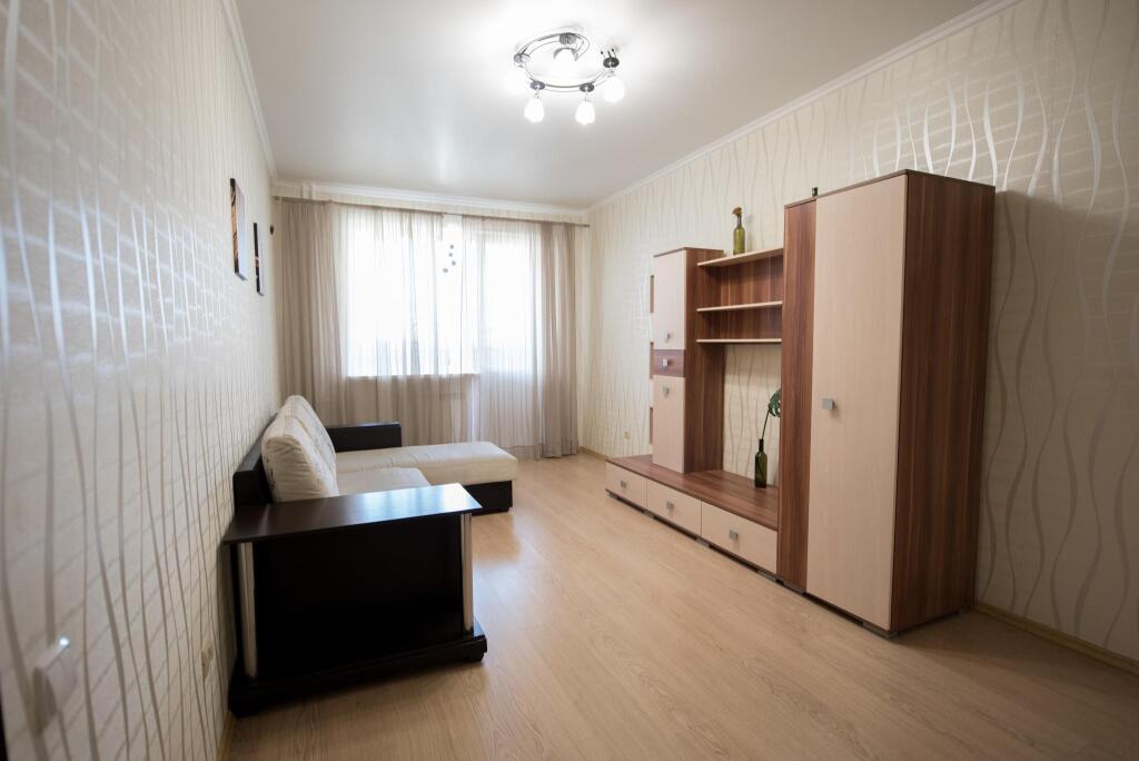 Ростов-на-Дону: Smile Apartments (Смайл Апартментс) на улице Жмайлова 4/2