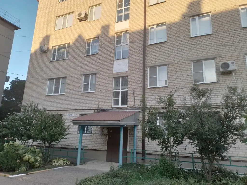 Светлоград: 3-х комнатная квартира в центре