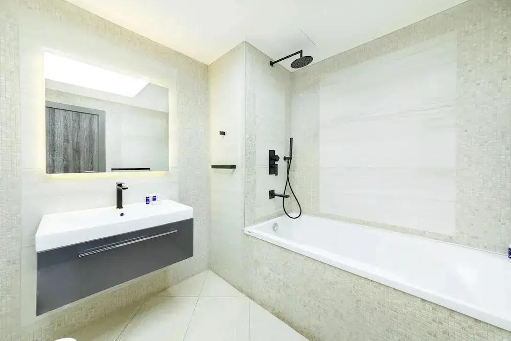 Дубай: Maison Privee - Beach Access Apt w/ Burj & Sea Views on The Palm