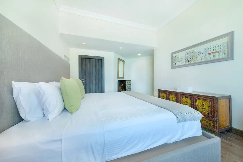 Дубай: Maison Privee - Beach Access Apt w/ Burj & Sea Views on The Palm