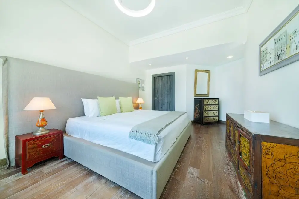 Дубай: Maison Privee - Beach Access Apt w/ Burj & Sea Views on The Palm