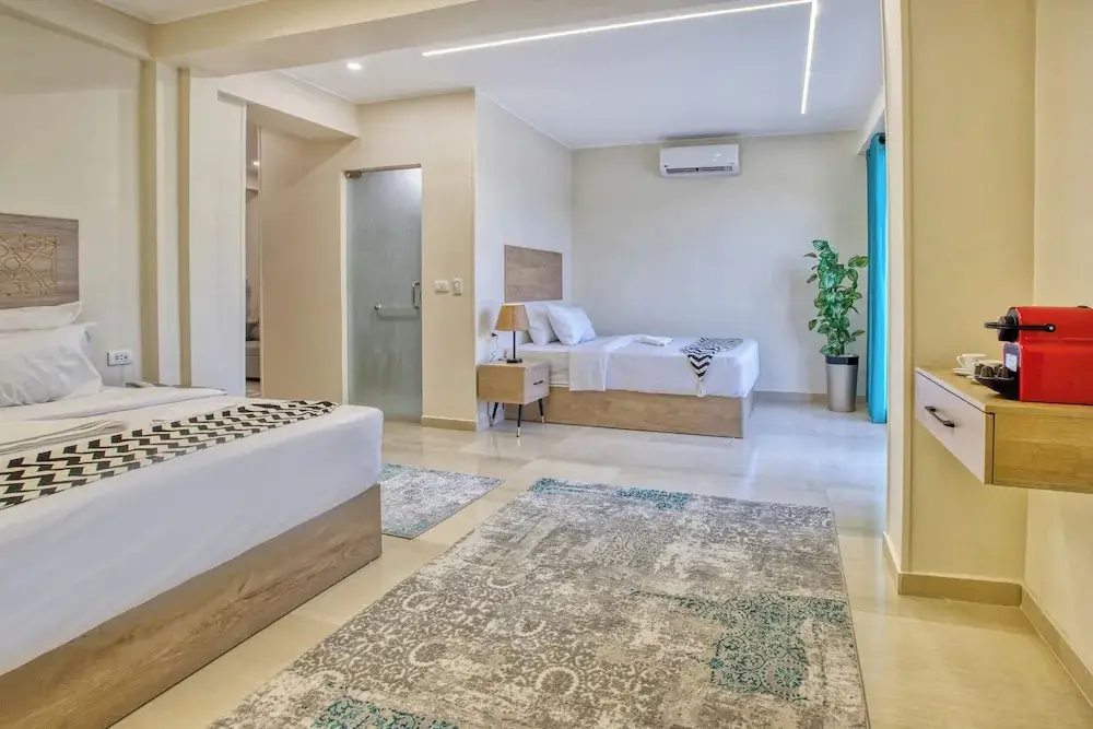 Гиза: The Gate Hotel Front Pyramids & Sphinx View