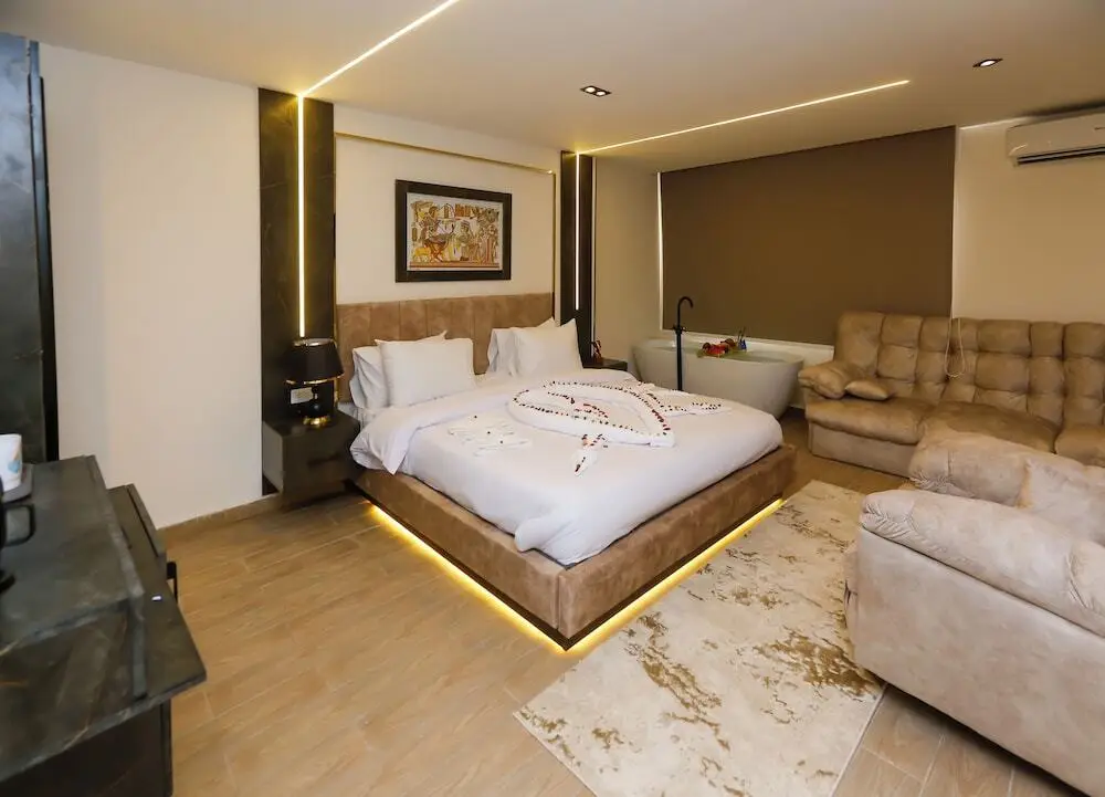 Гиза: Crowne pyramids palace