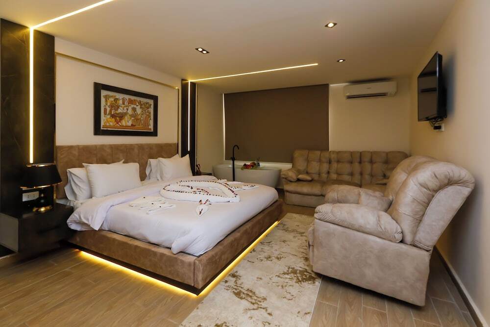 Гиза: Crowne pyramids palace