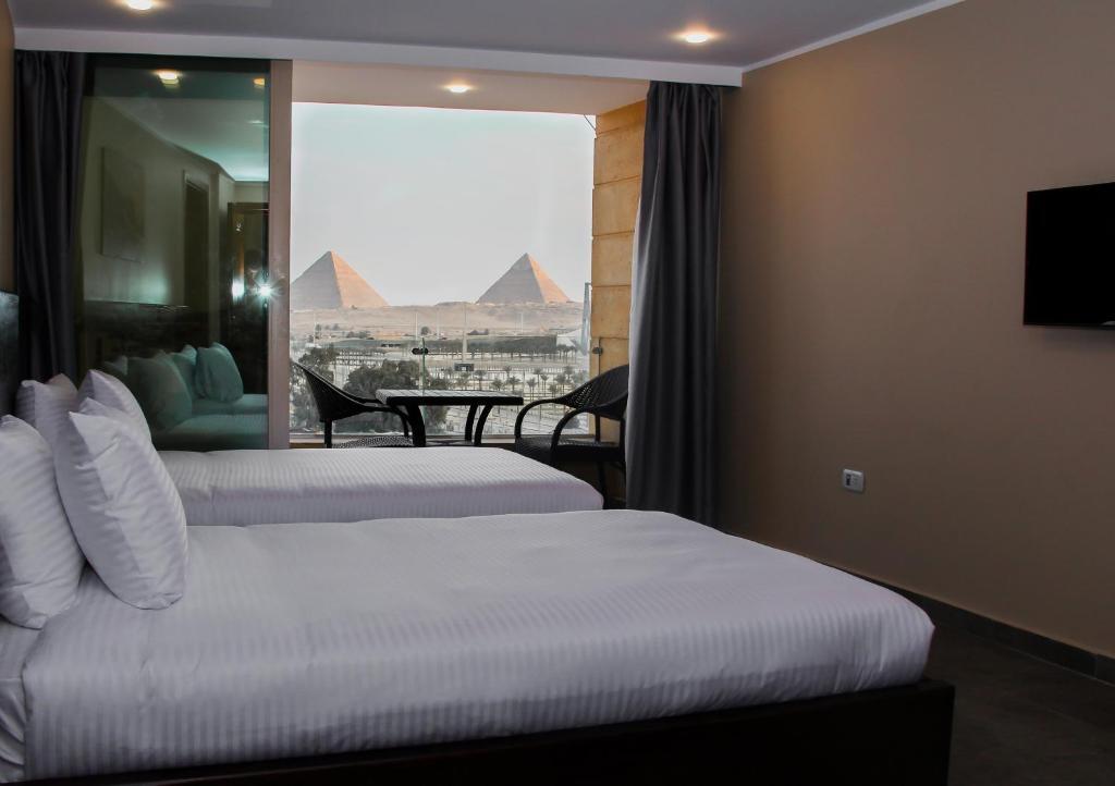 Гиза: Asia Grand Museum & Pyramids View