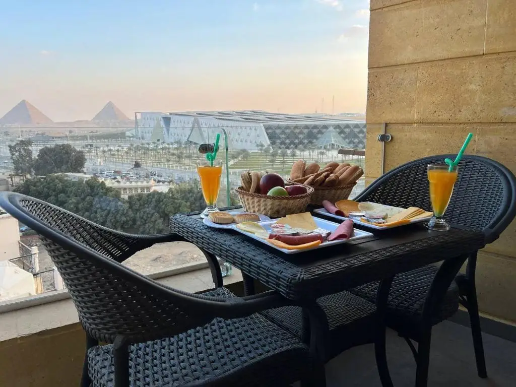Гиза: Asia Grand Museum & Pyramids View