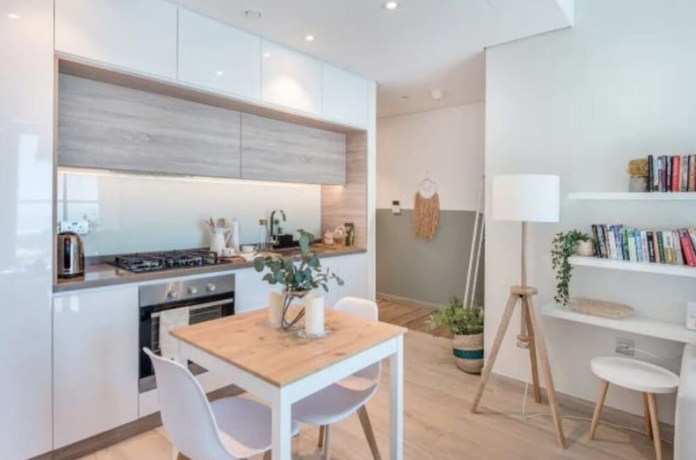 Дубай: Cozy 1BR with balcony sea view
