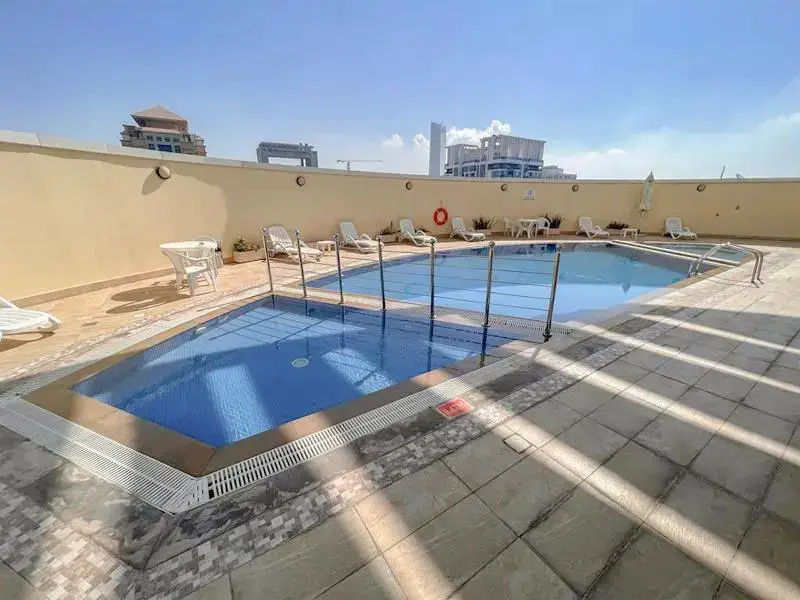 Дубай: Cosmos Living - Paramount Hotels