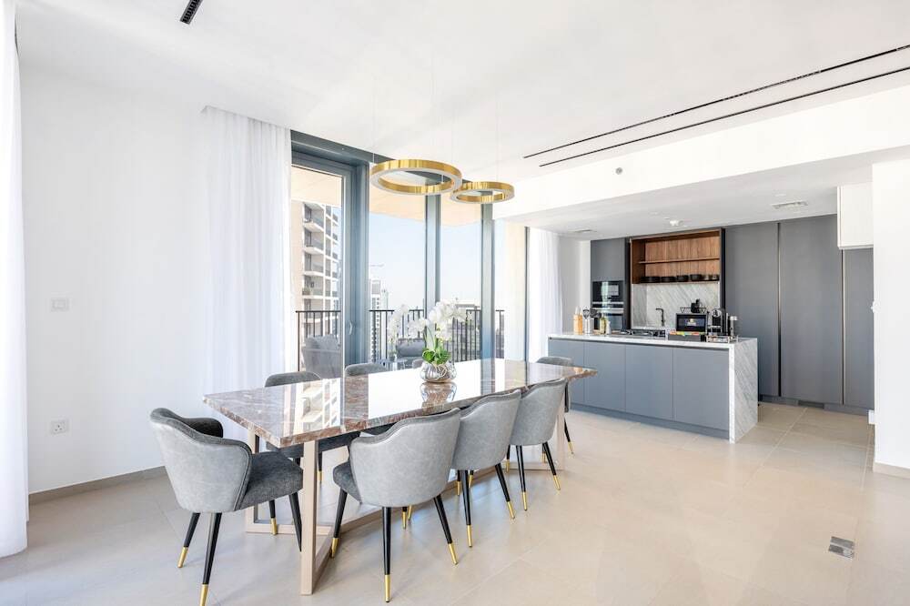 Дубай: BLVD Heights - Stylish 4BR Luxe Living
