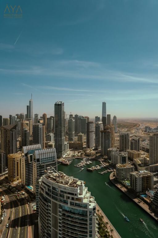 Aya - Canal View From this 1BR in Jumeirah Gate Tower 1 — фото 1