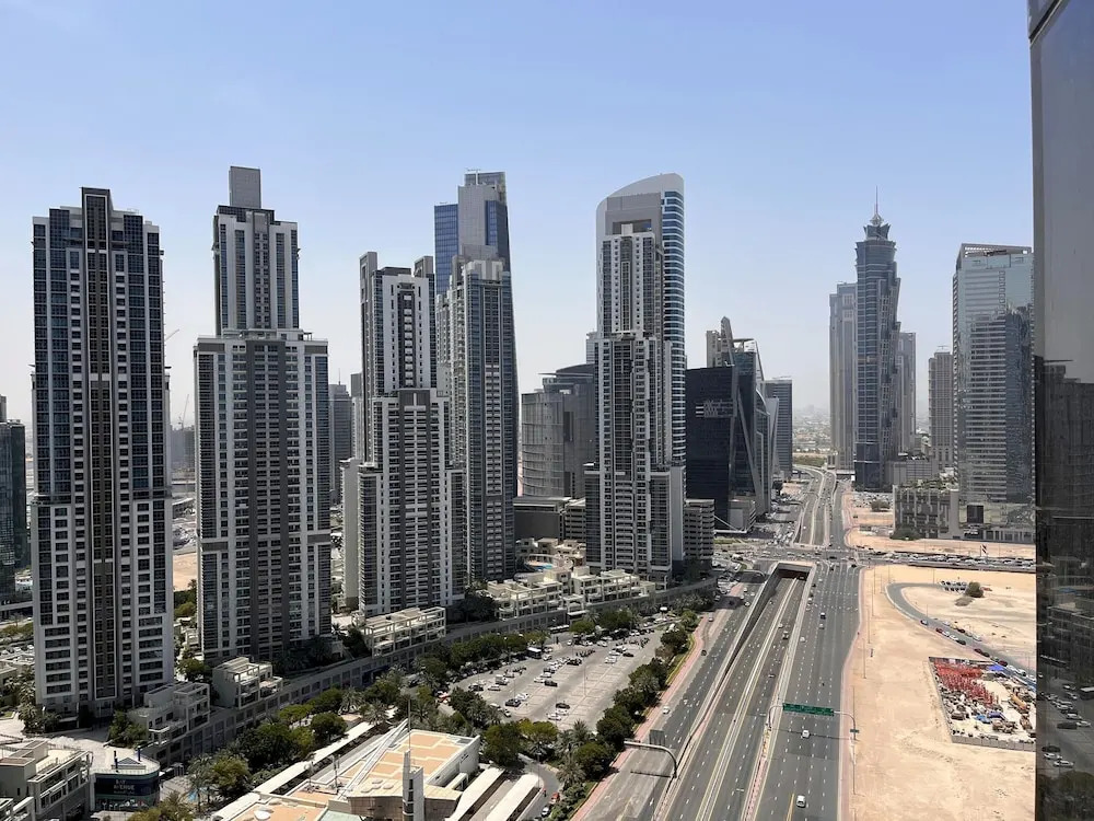 Elegant 2 BHK Paramount Tower City View — фото 1