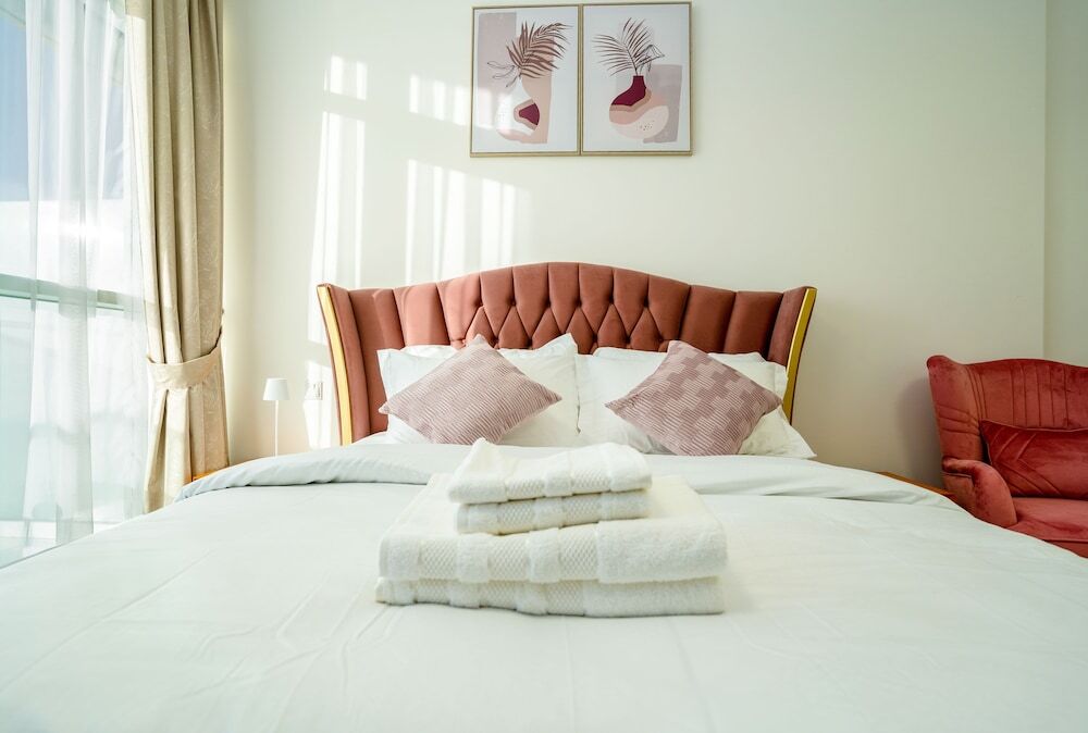 Дубай: Tanin - Wake Up To Dubai Skyline From This Stylish Studio