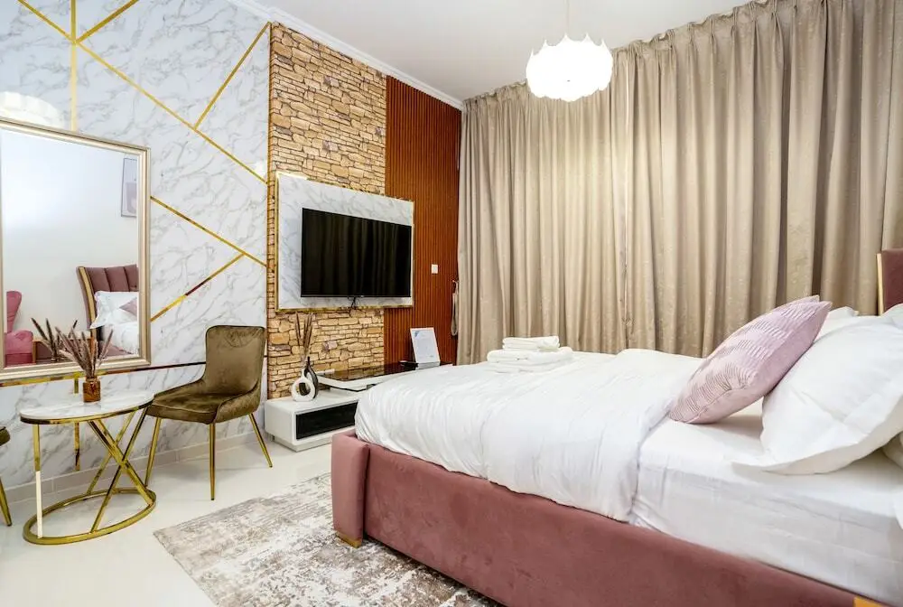 Дубай: Tanin - Wake Up To Dubai Skyline From This Stylish Studio