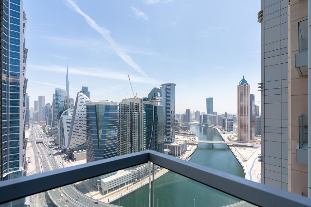 SuperHost - Luxury Apt with Panoramic Burj and Canal Views — фото 1