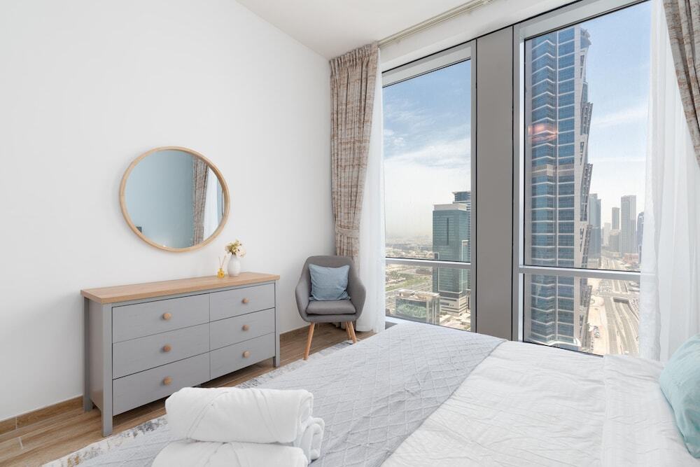 Дубай: SuperHost - Luxury Apt with Panoramic Burj and Canal Views