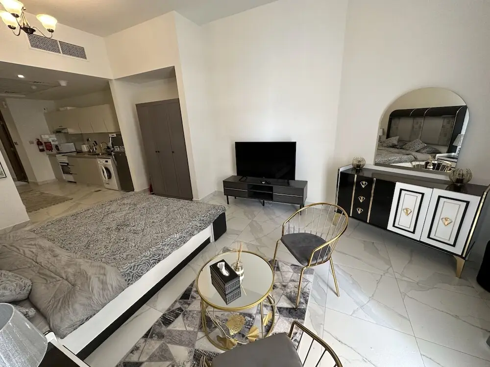 Дубай: Master Piece - Elegant Studio With Canal View in Business Bay