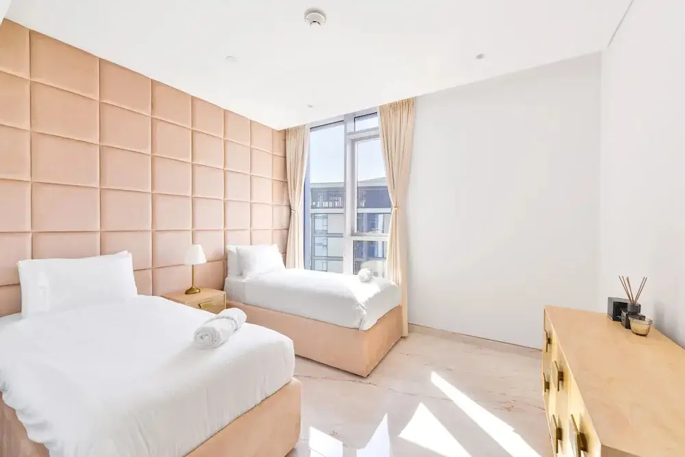 Дубай: Luxury 2BR plus maids room in Bluewaters