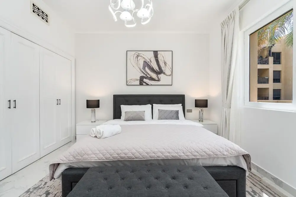 Дубай: Whitesage - Fully Renovated Spacious 2BR Apt. with Burj Views