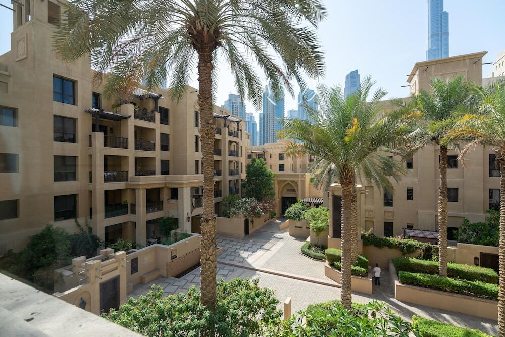 Whitesage - Fully Renovated Spacious 2BR Apt. with Burj Views — фото 1