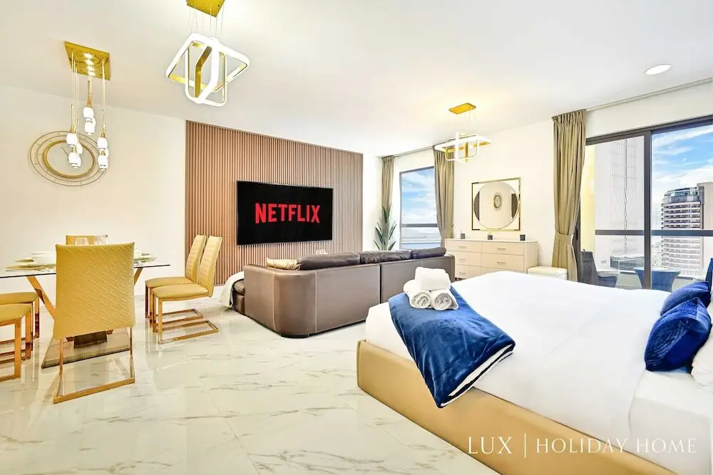 Дубай: LUX  The Murjan Sea View Suite
