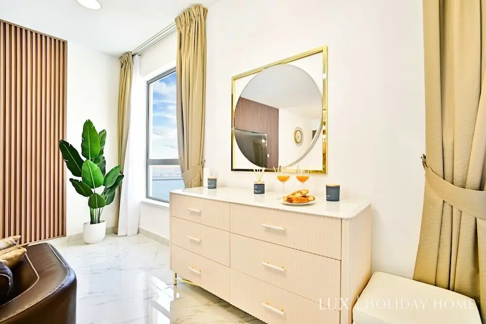 Дубай: LUX  The Murjan Sea View Suite