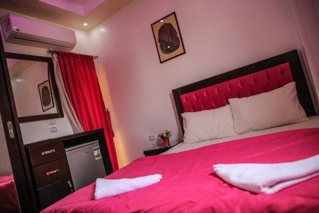 Гиза: Queen Pyramids View Inn