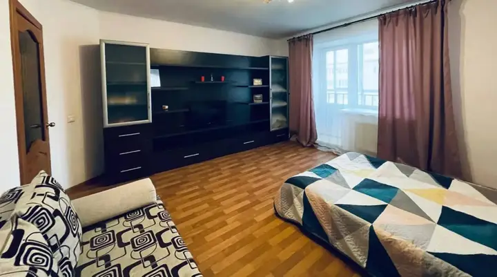 Тюмень: Квартира Севастопольская 4А