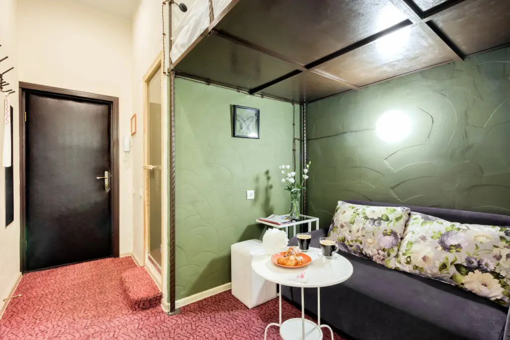 Санкт-Петербург: GhOtel На Невском