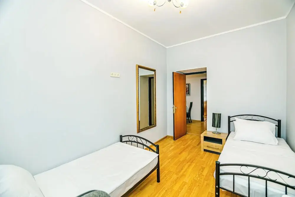 Баку: Azneft Garden Apartment