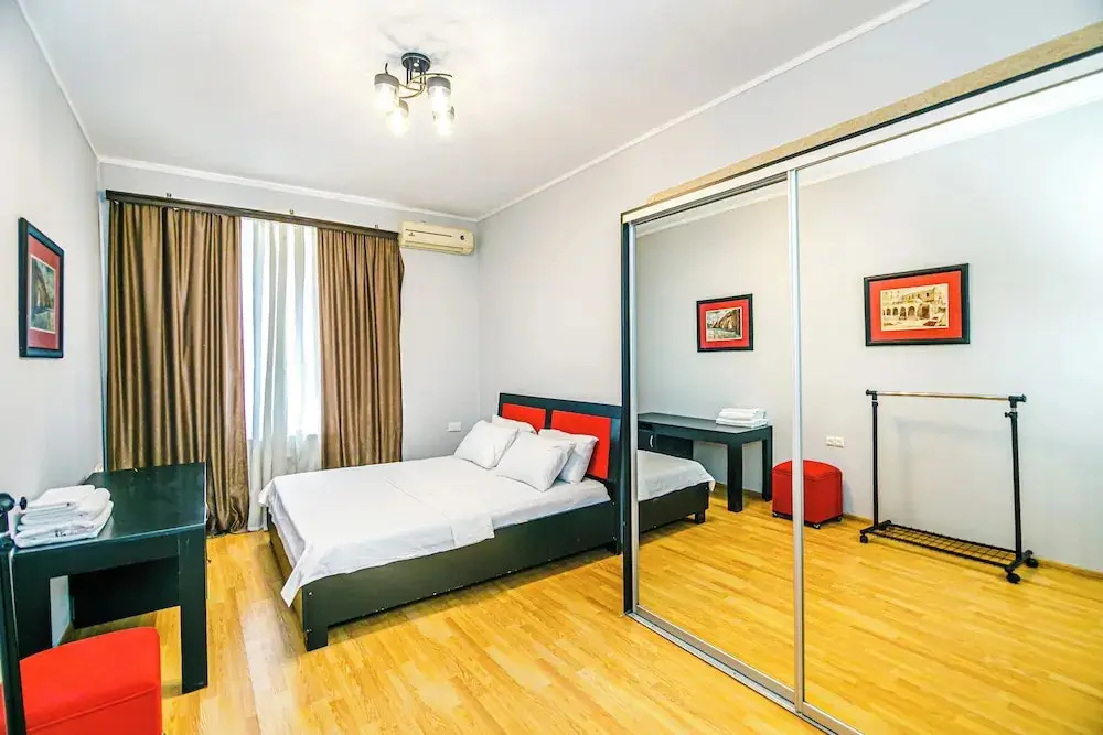 Баку: Azneft Garden Apartment