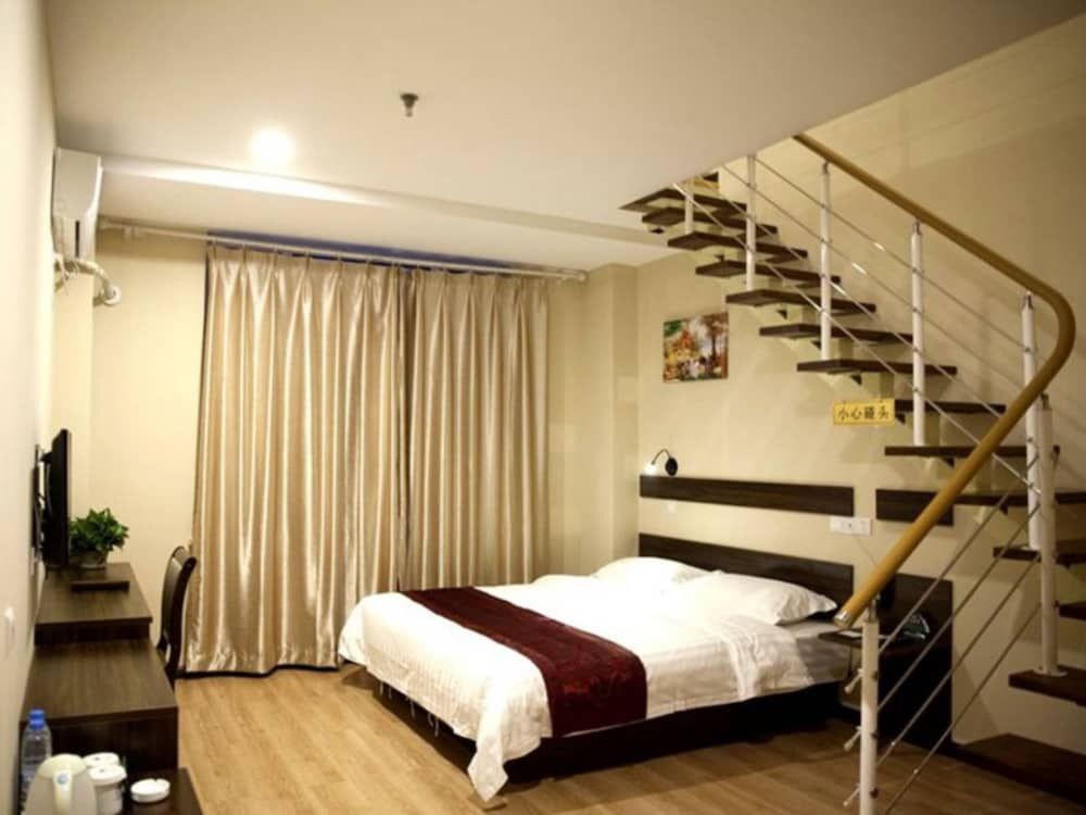 Далянь: GreenTree Inn DaLian Ganjingzi District Airport New District Lazishan Express Hotel