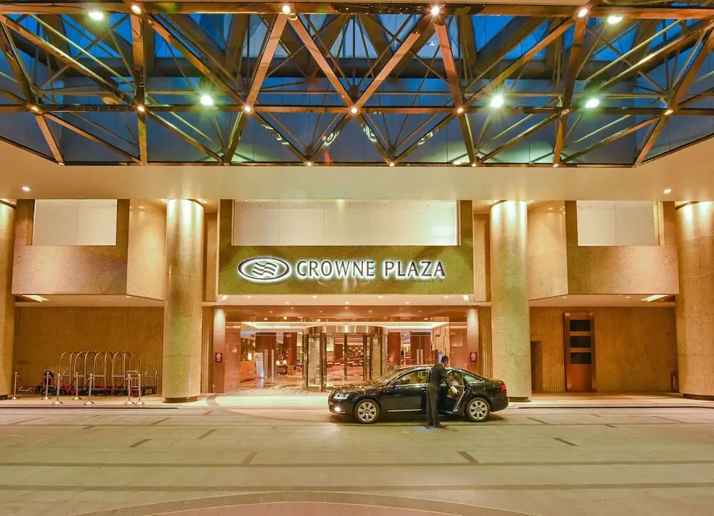 Гуанчжоу: Guangdong International Building （South Gate 2）
