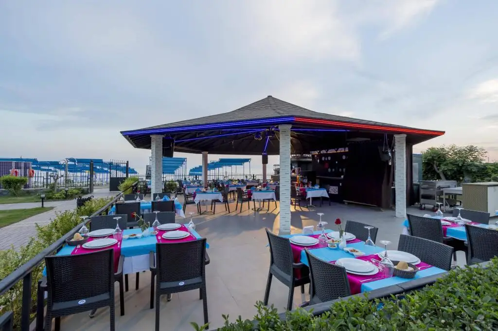 Clover Magic Park Beach Hotel — фото 1