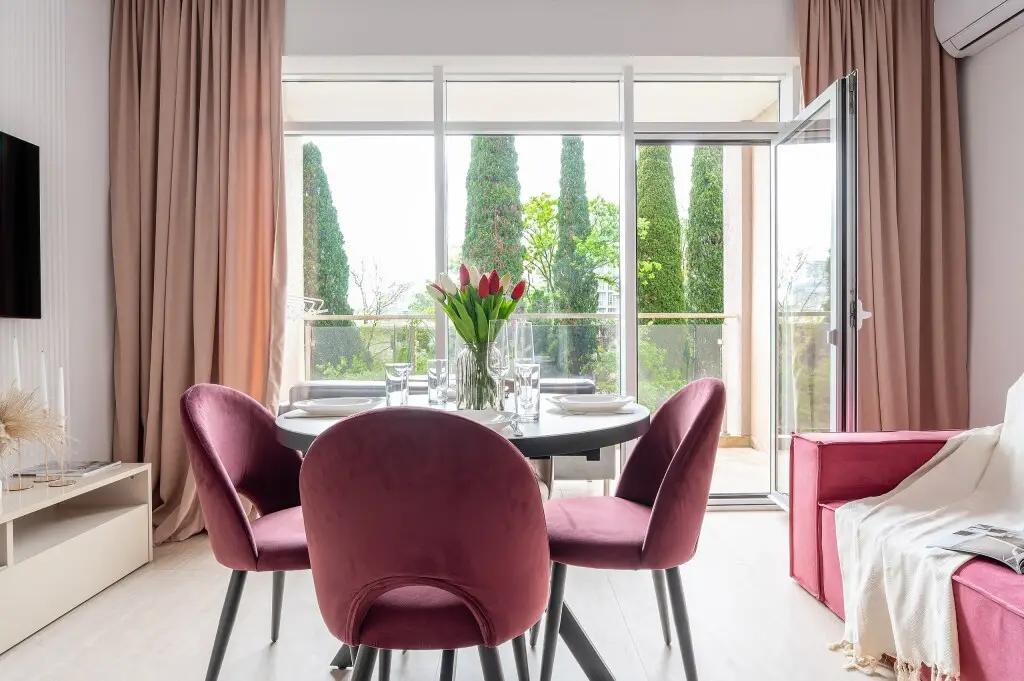 Сочи: Апартаменты Red Apartment Светлана Парк Элис