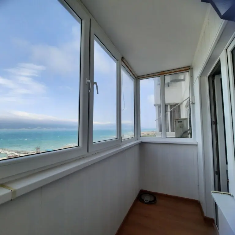Новороссийск: Двухкомнатная квартира с Балконом и Видом на Море