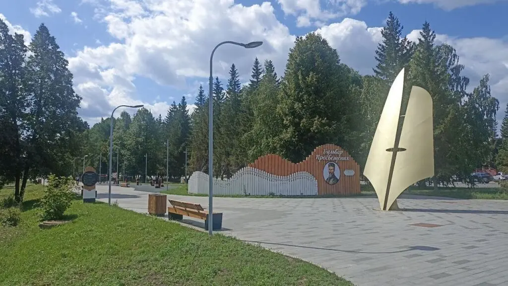 Альметьевск: Апартаменты на Советской улице 165А